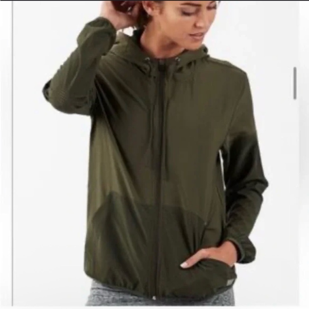 Vuori Olive windbreaker laser cut mesh sleeve detail size small with hood